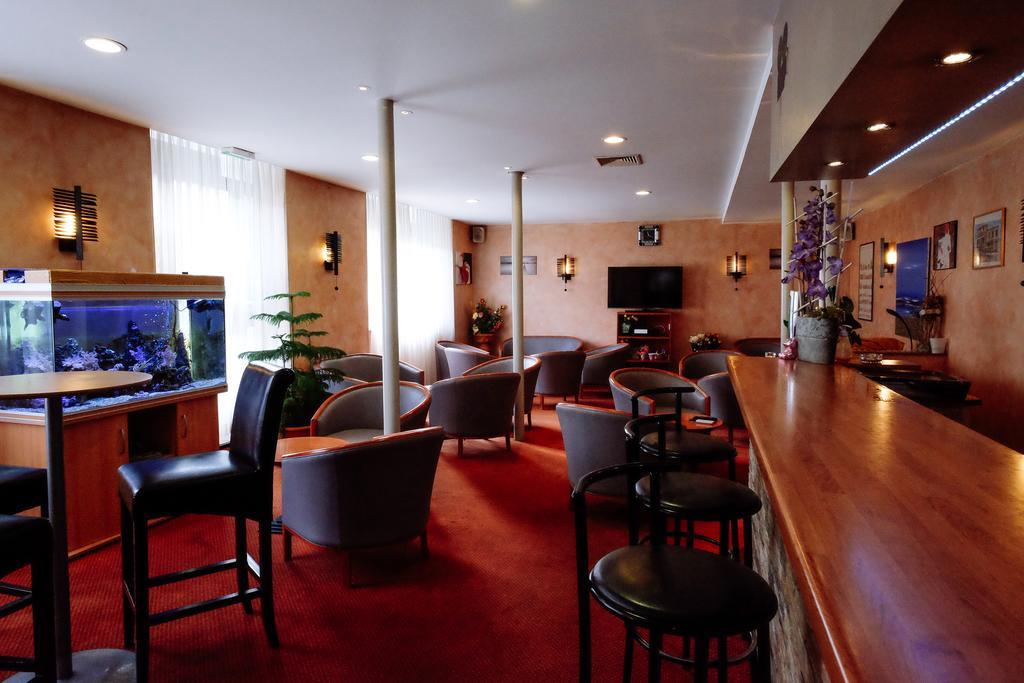 Hotel Pedussaut Сен-Годанс Екстериор снимка